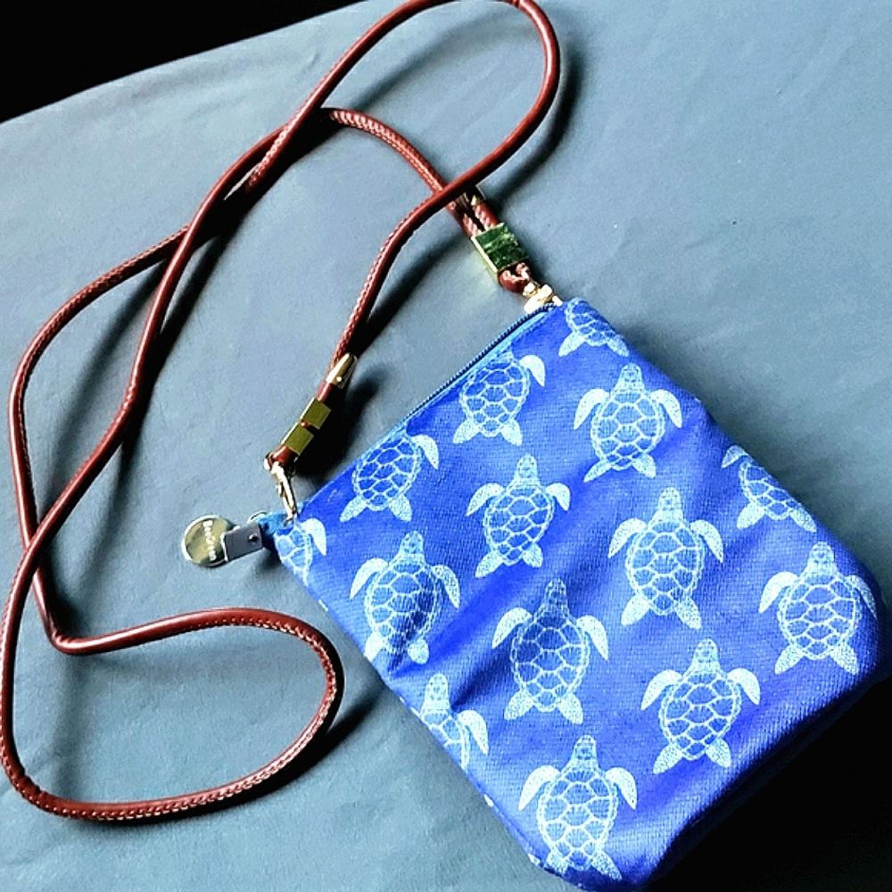 💙🐢NEW Blue Turtle Print Crossbody Bag